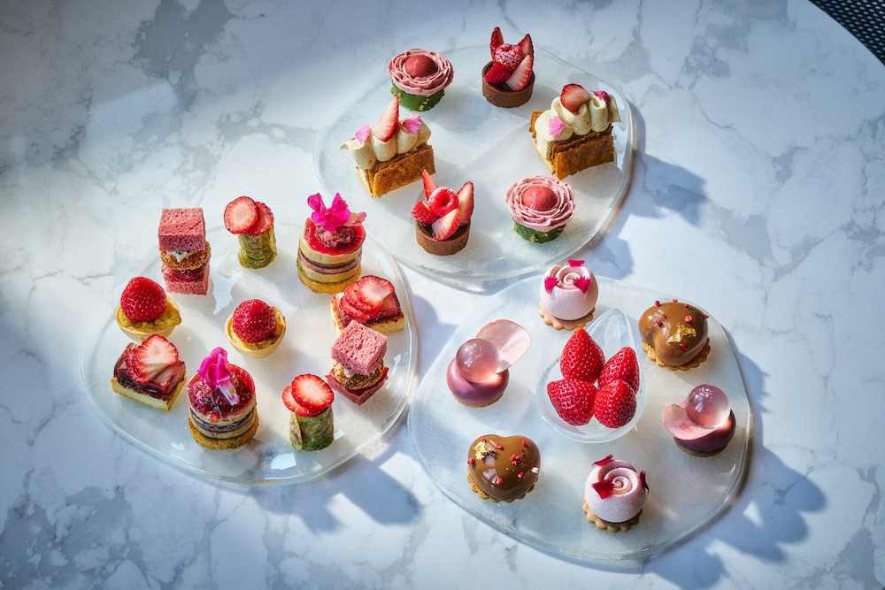 「いちごのフラワーブーケ アフタヌーンティー」平日・税込み9,400円、土日祝日・税込み11,000円（サービス料含む）