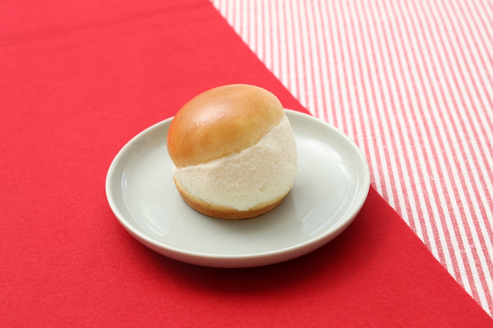 「【イタリアンカフェ】マリトッツォ　いちごソース入り」税込み302円