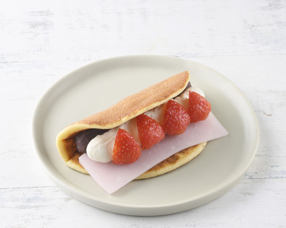 「庵月」より販売される「Anどらサンド（もちっ！みるくいちご）」税込み891円