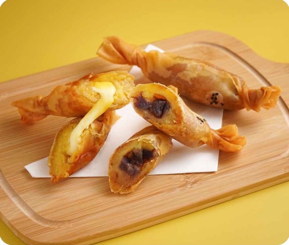 「Caféはにぽて」の「熟成焼きいものびーるチーズとあんバタースティック2本セット（あんバター・チーズ）」800円