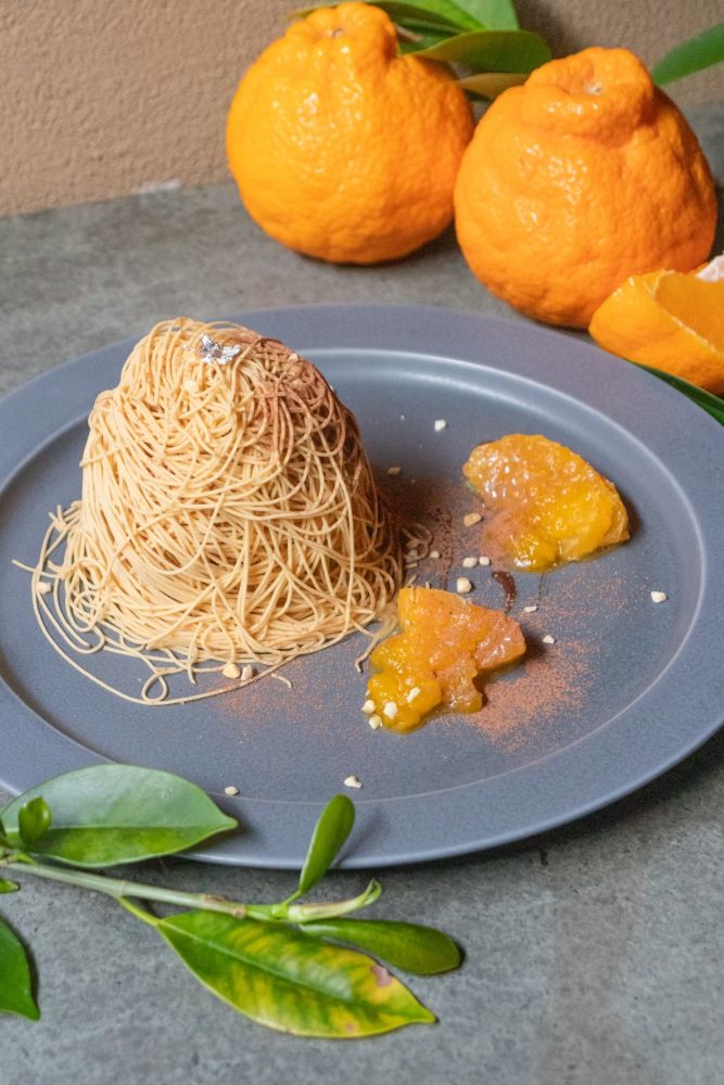 「デコポンと和栗の錦糸モンブラン」イートイン・税込み2,420円、テイクアウト・税込み2,376円