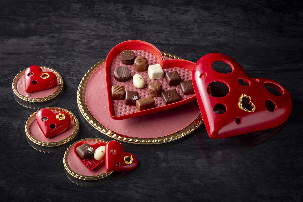 「ビジューハート」Sサイズ・税込み1,450円、Lサイズ・税込み8,400円