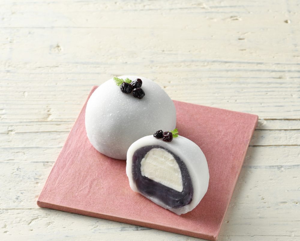 「KIKYOYA ORII」より販売される「ブルーベリーとマスカルポーネの大福」税込み519円