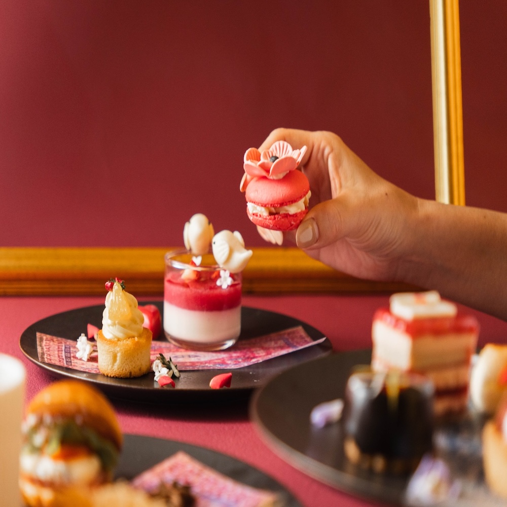 「SWEET x SWEETS LOVE Tea Set ― The Lounge × DARVISH GALLERY ―」イメージ