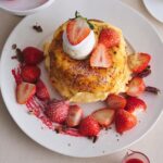 「ごろごろ“あすかルビー”いちごとたっぷり焦がしブリュレのパンケーキ いちごソース」税込み2,640円