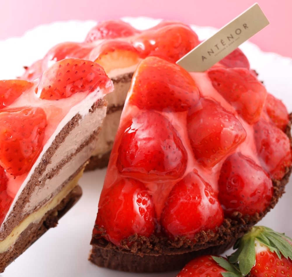 2サイズ展開される「あまおう苺のショコラタルト／紅ほっぺ苺のショコラタルト」税込み2,862円〜