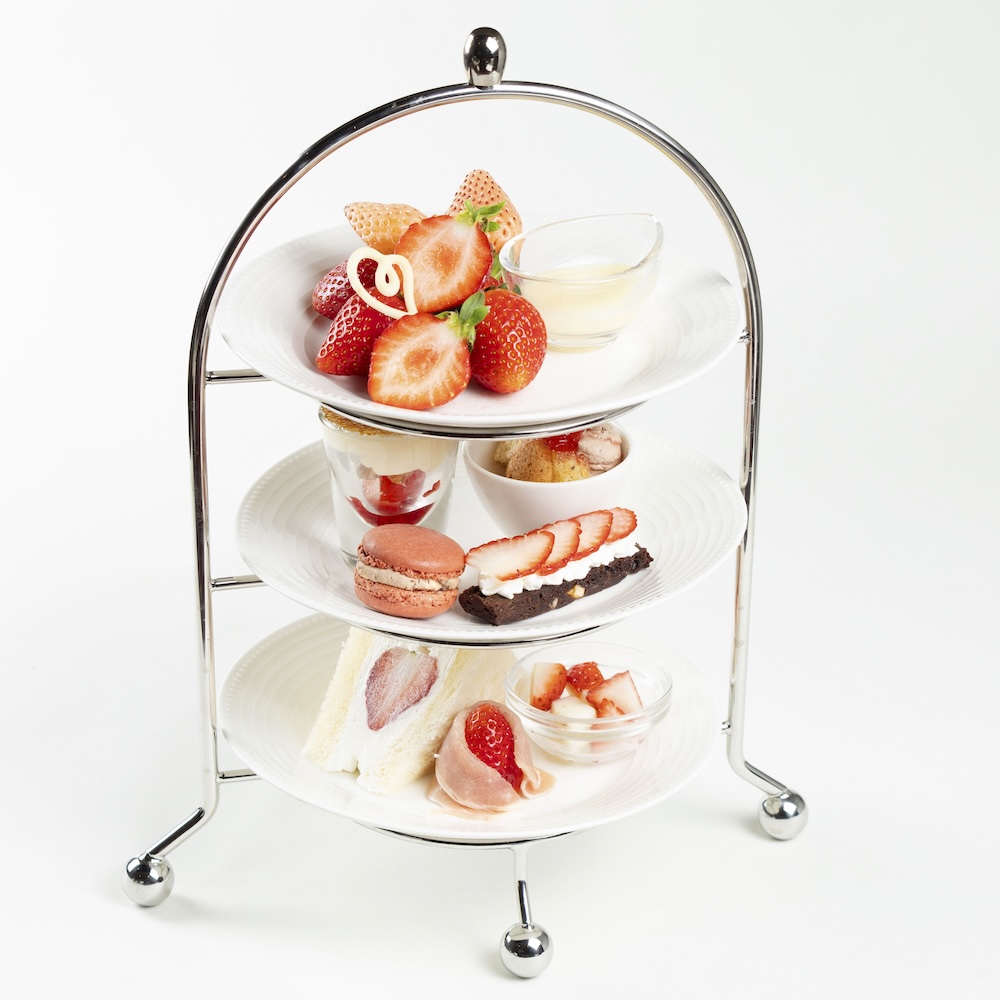 4月末まで販売される「果物屋さんのストロベリー・アフタヌーンティ」税込み2,618円〜（カフェ併設店舗）