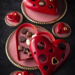 「ビジューハート」Sサイズ・税込み1,450円、Lサイズ・税込み8,400円