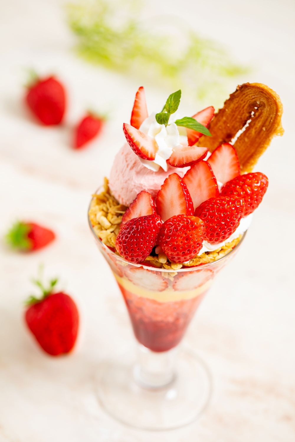 「ストロベリーパフェ」税込み2,000円（サービス料含む）