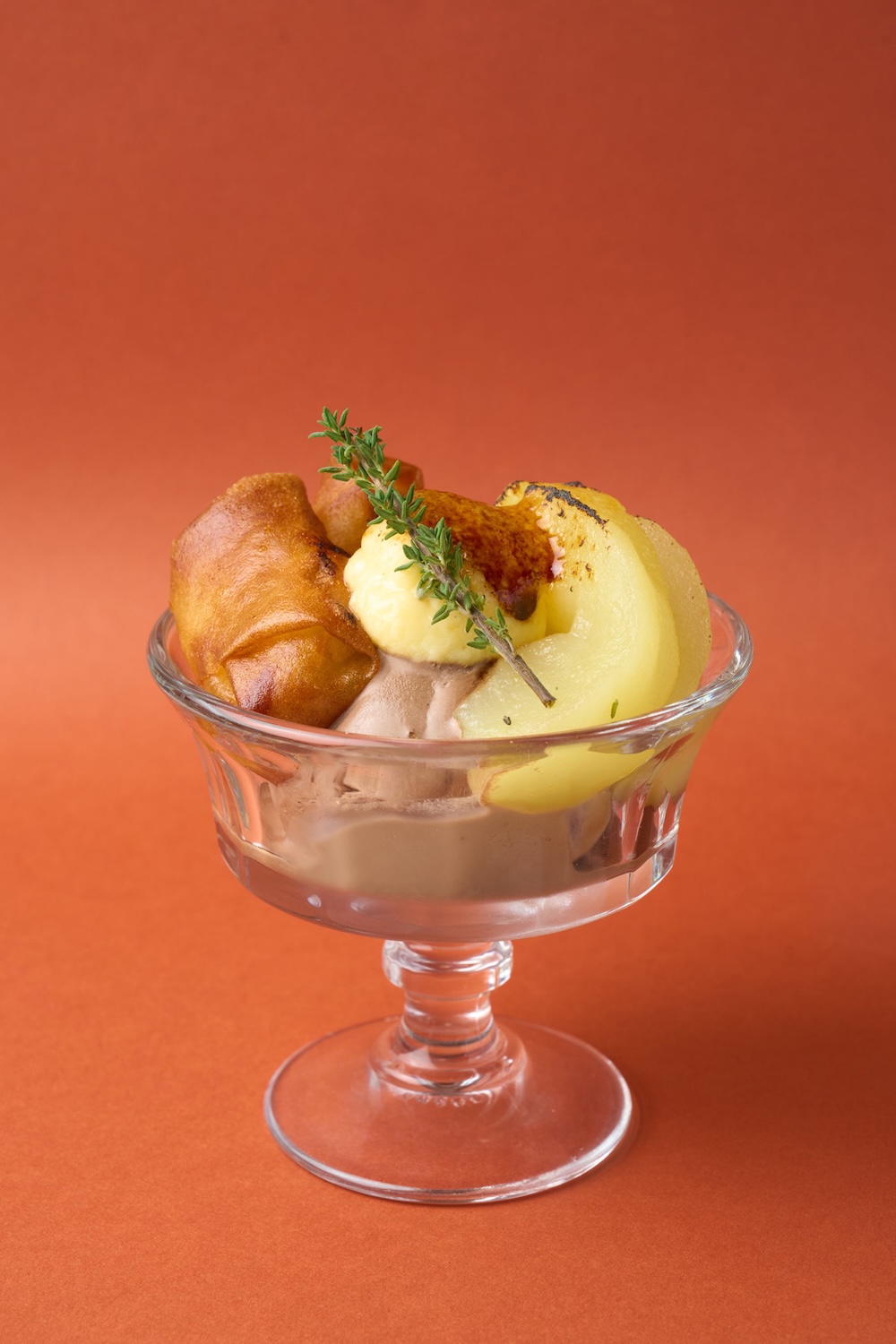 「チョコレートとキャラメリゼ林檎のミニパフェ」税込み870円