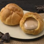 1月30日〜2月28日に販売される「ジャンボシュークリーム（チョコ）」1個・税込み194円