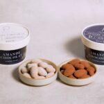 「アマンドショコラ」各・税込み1,700円（WHITE / BLACK）