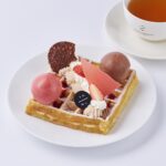 コレド室町テラス店、ミナモア広島店、福岡岩田屋店、ワン・フクオカ・ビルディング店で販売される「ワッフル ア ラ ミニュット フレーズ & ショコラ」税込み1,430円