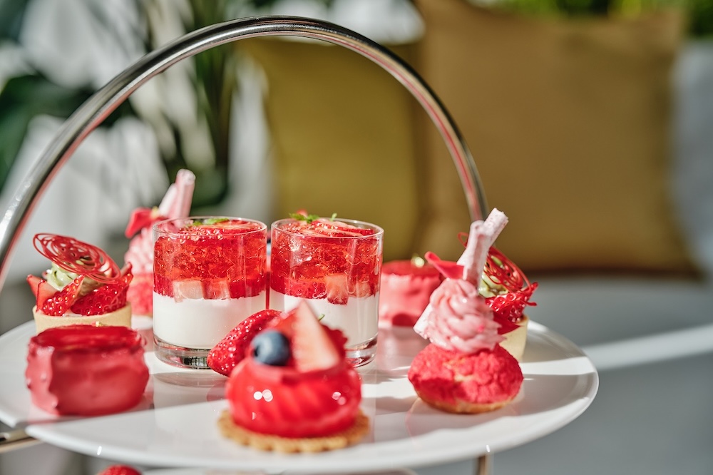 東京エディション虎ノ門の「ストロベリー キャビア アフタヌーンティー」イメージ