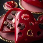 「ビジューハート」Sサイズ・税込み1,450円、Lサイズ・税込み8,400円