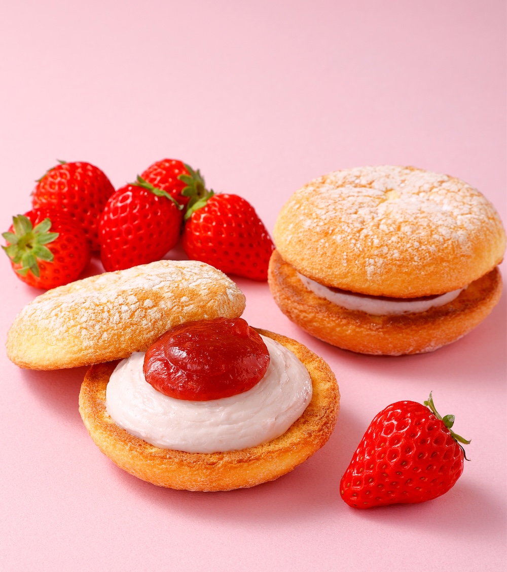 季節限定「ふんわりパンケーキサンドいちごクリーム」税込み300円