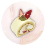 「苺とチーズのロールケーキ」イートイン・税込み760円（サービス料含む）、テイクアウト・税込み660円