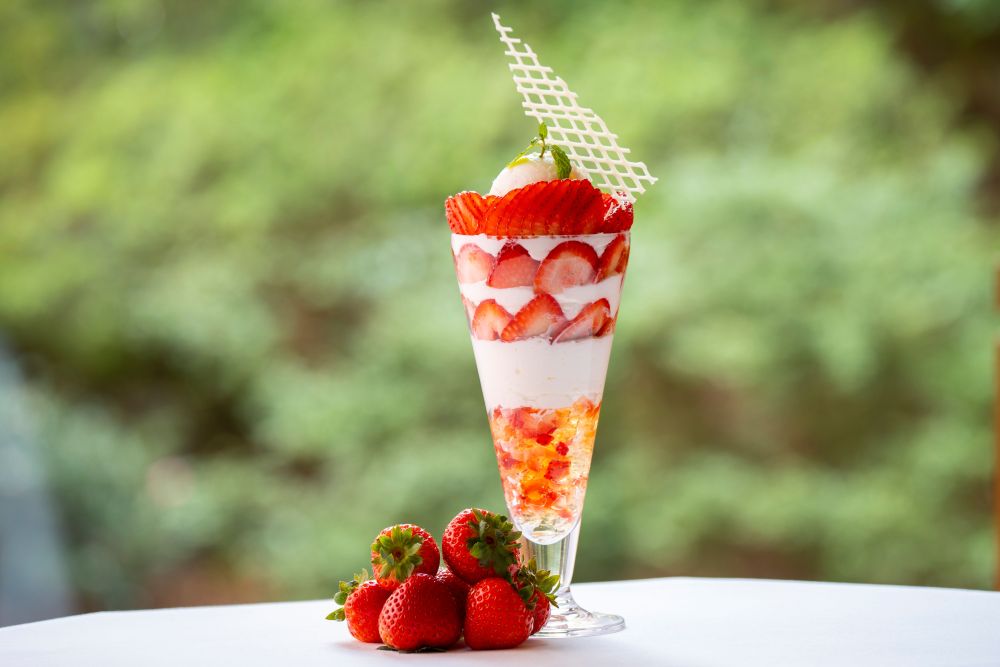 「苺パフェ」税込み4,400円（サービス料含む）