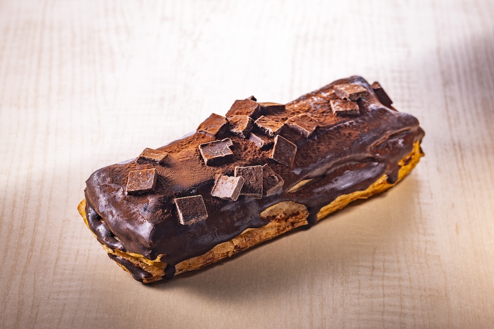 1月27日より順次発売中の「濃厚トリプルショコラデニッシュ」税込み213円(沖縄県除く)