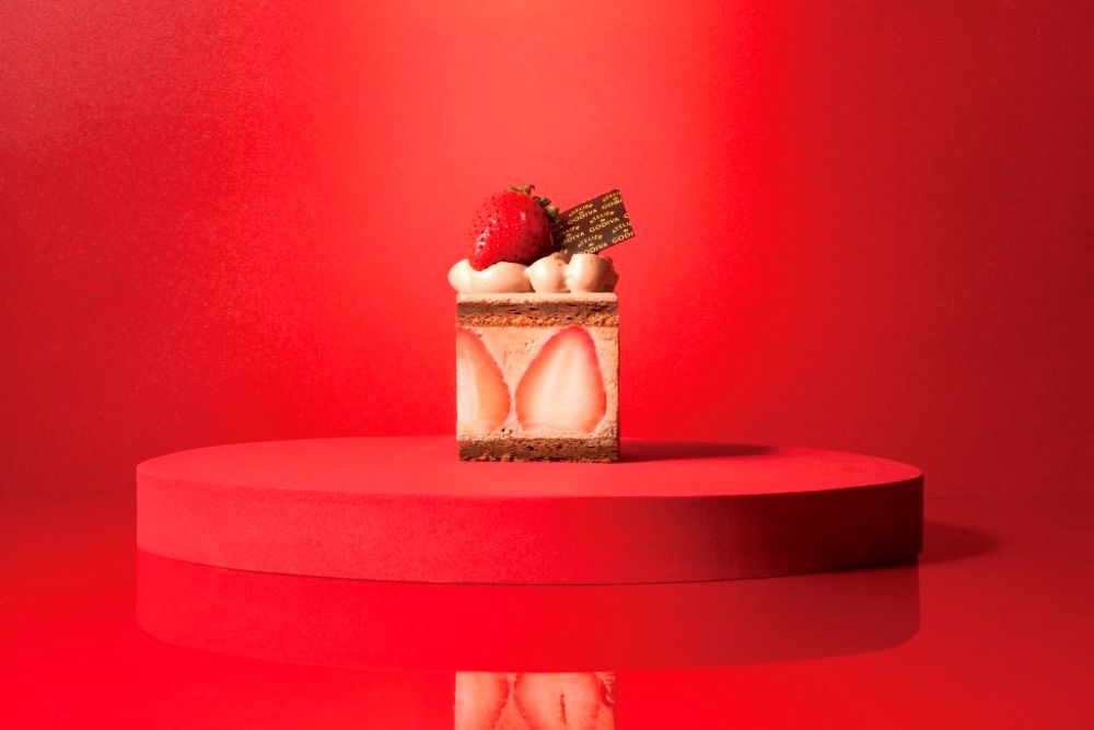 「ストロベリーチョコレートショートケーキ」イートイン・税込み1,177円、テイクアウト・税込み939円