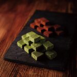 「生チョコレート」および「抹茶 生チョコレート」12粒入りで各・税込み1,400円