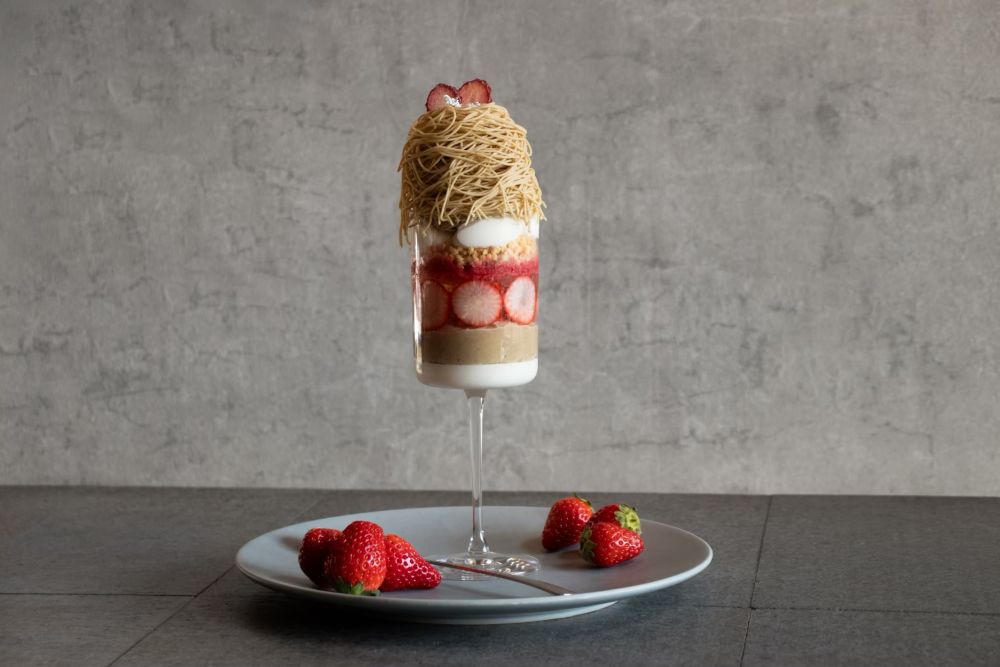 「和栗と季節の果物パフェ “国産いちご“」イートイン・税込み2,970円