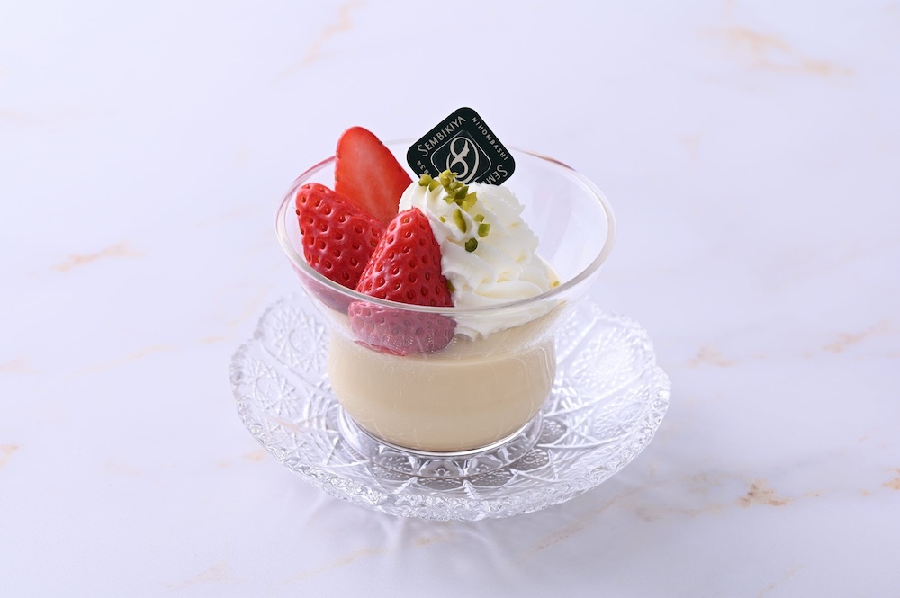 1月28日〜2月下旬に販売される「クイーンストロベリープリン」税込み918円