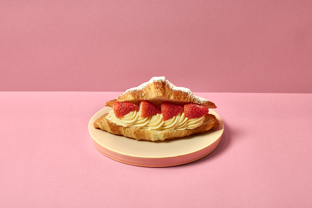 「エシレ・ラトリエ デュ ブール」の「サンドイッチ クロワッサン フレジエ・オ・ブール」税込み1,080円