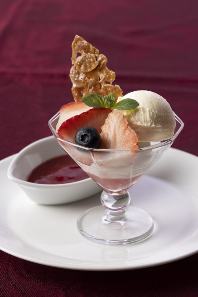 「苺のサンデー メルバ風」イメージ