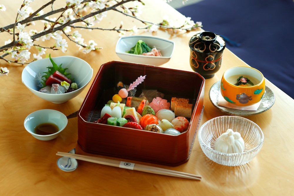 3月5日〜4月24日に販売される「日本料理 八千代」の各日20食限定「お花見弁当」7,700円（ランチ限定、3日前までに要予約）