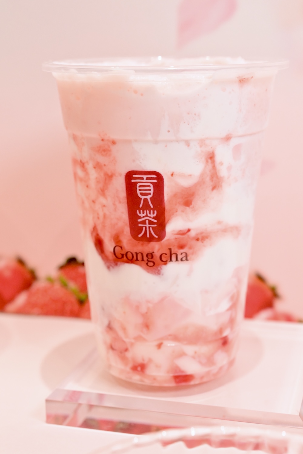 「いちご杏仁 ジェラッティー」Mサイズ・700円