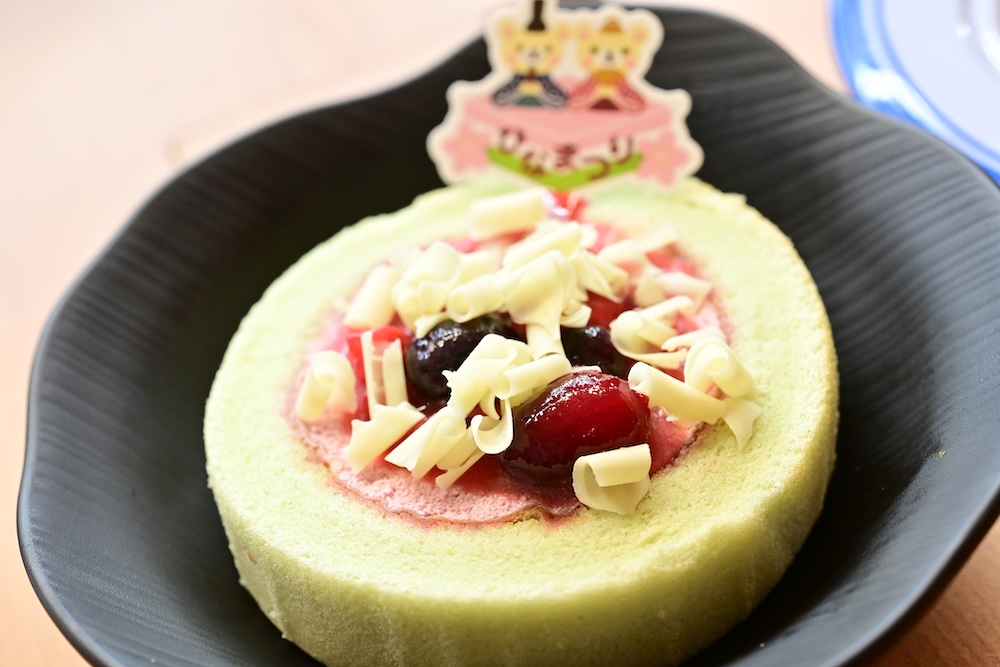 「春色ひなロール」380円