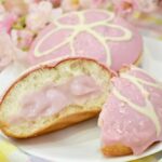 4月上旬頃まで販売中の「サクラ クリーム」テイクアウト・税込み334円、イートイン・税込み341円