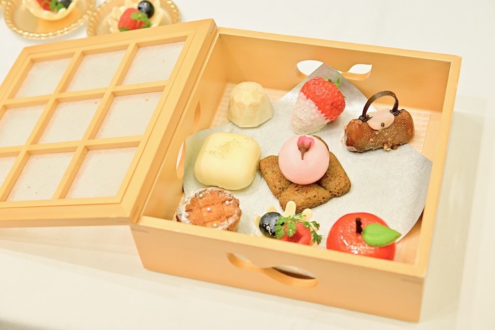 「箱根仙石原プリンスホテル」の各日10食限定「春色箱根旅〜きらめきスイーツボックス〜」ドリンク付き・3,000円