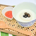 「甘酒茶屋」の各日10食限定「食べる甘酒みるくプリン イチゴソース添」800円