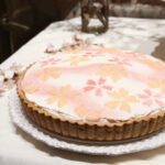 「徳島県里浦産なると金時”里むすめ”と胡麻のタルト」1カット・税込み993円、ホール・税込み9,936円