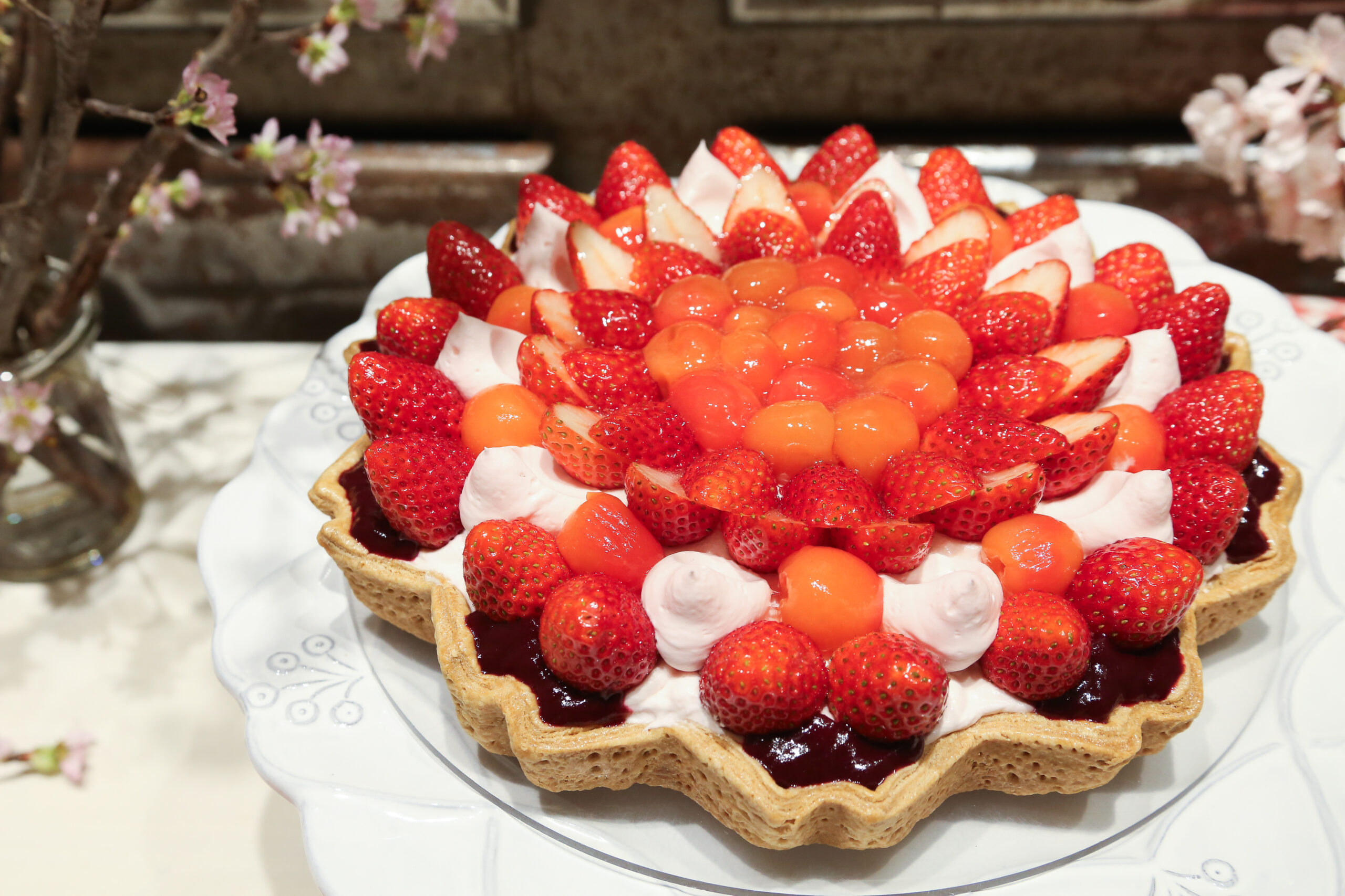 「結晶型”ル ガール”クリームチーズムースのタルト～桜風味～」1カット・税込み1,090円、ホール・税込み10,908円