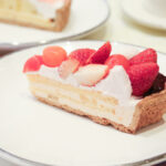 「結晶型”ル ガール”クリームチーズムースのタルト～桜風味～」1カット・税込み1,090円、ホール・税込み10,908円