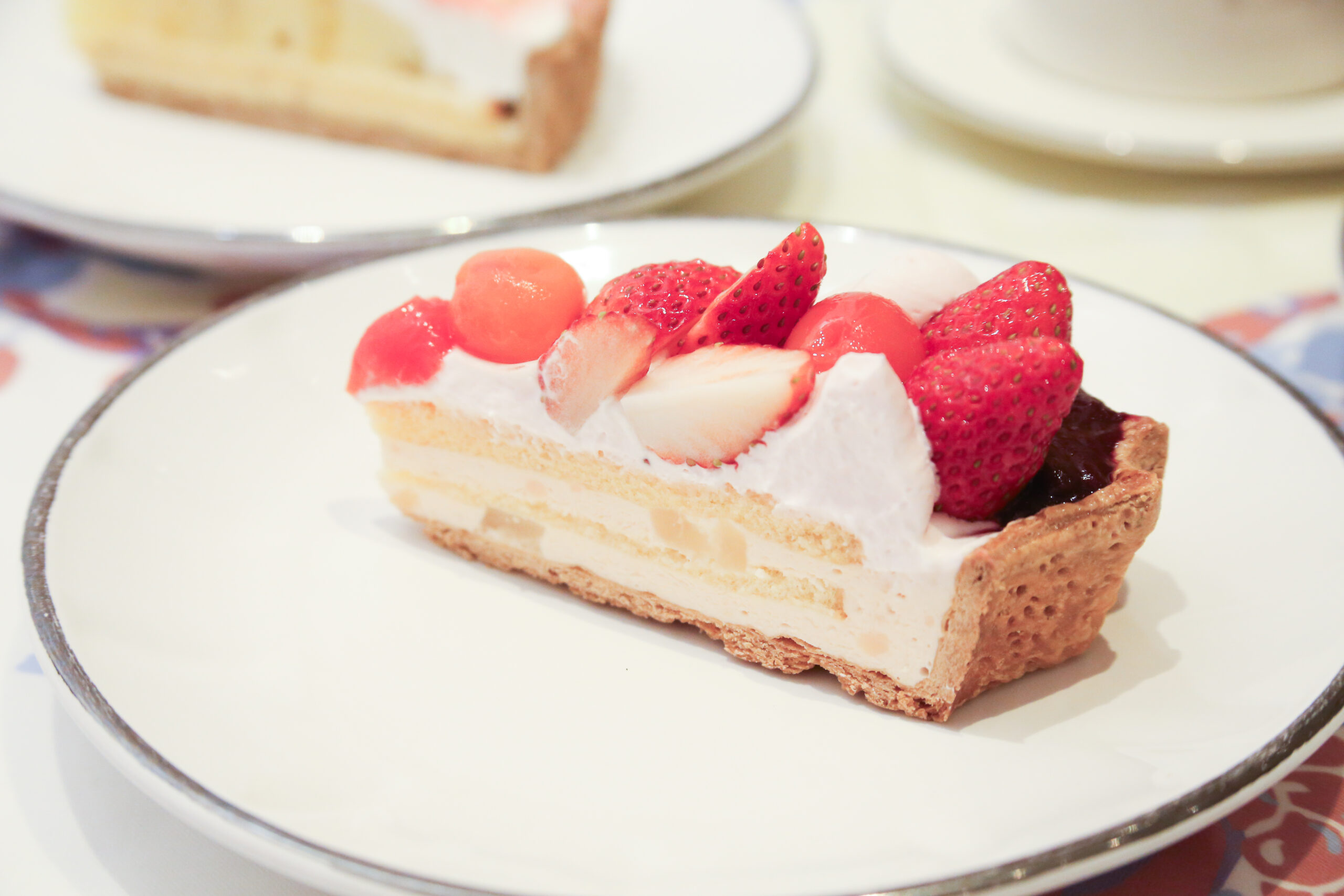 「結晶型”ル ガール”クリームチーズムースのタルト～桜風味～」1カット・税込み1,090円、ホール・税込み10,908円