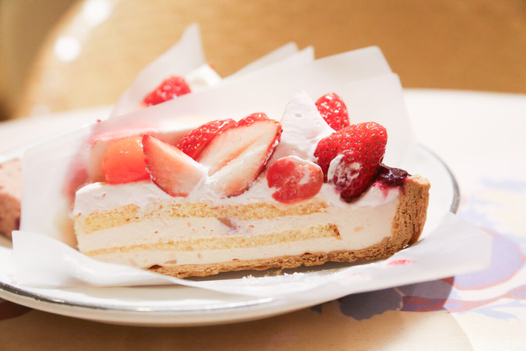 試食用の「結晶型”ル ガール”クリームチーズムースのタルト～桜風味～」イメージ