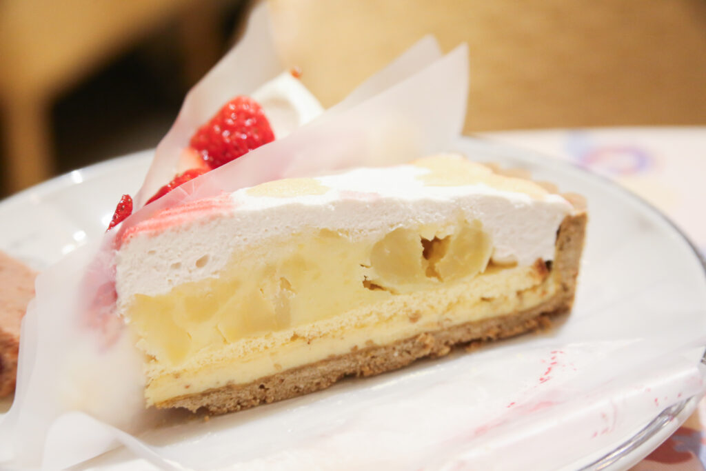 試食用の「徳島県里浦産なると金時”里むすめ”と胡麻のタルト」イメージ