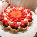 「結晶型”ル ガール”クリームチーズムースのタルト～桜風味～」1カット・税込み1,090円、ホール・税込み10,908円