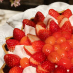 「結晶型”ル ガール”クリームチーズムースのタルト～桜風味～」1カット・税込み1,090円、ホール・税込み10,908円