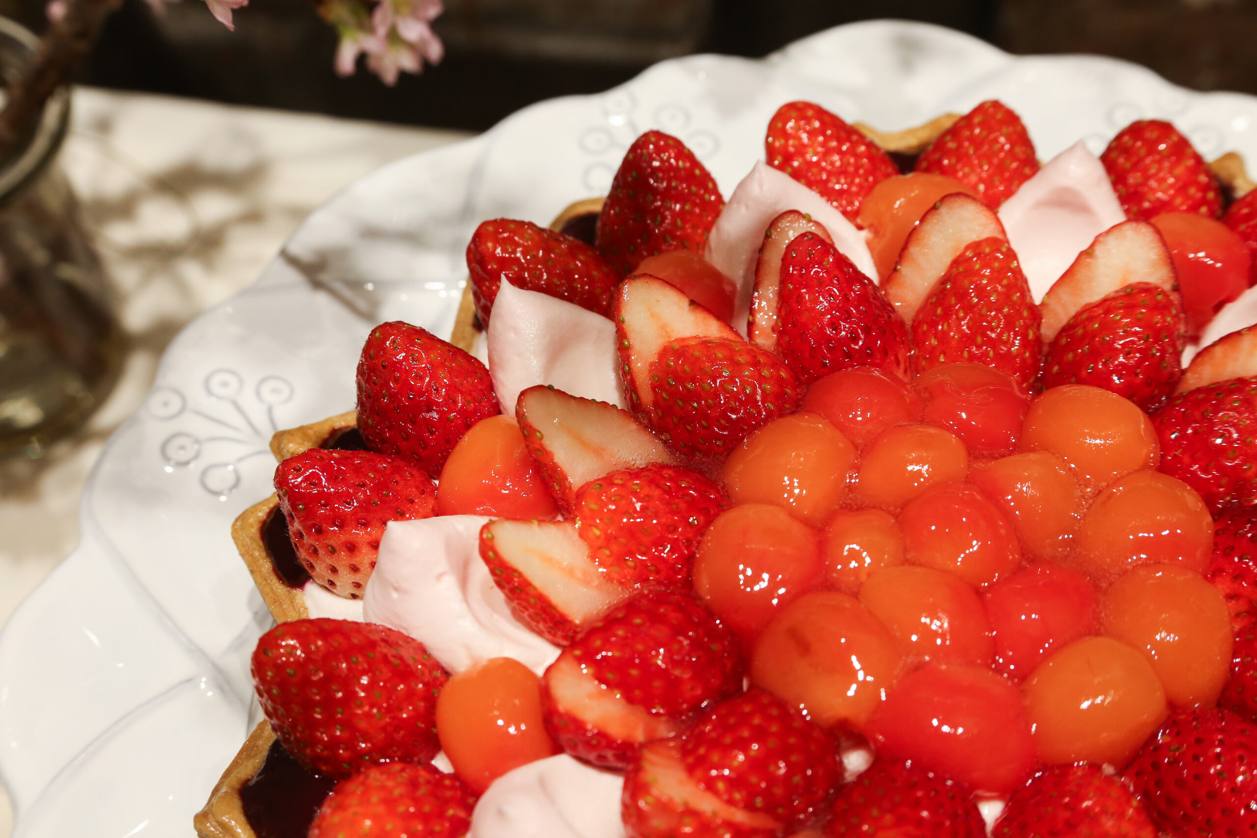 「結晶型”ル ガール”クリームチーズムースのタルト～桜風味～」1カット・税込み1,090円、ホール・税込み10,908円