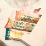 「桜とチェリーのパウンドバトン」1本・税込み300円、3本入り・税込み1,019円