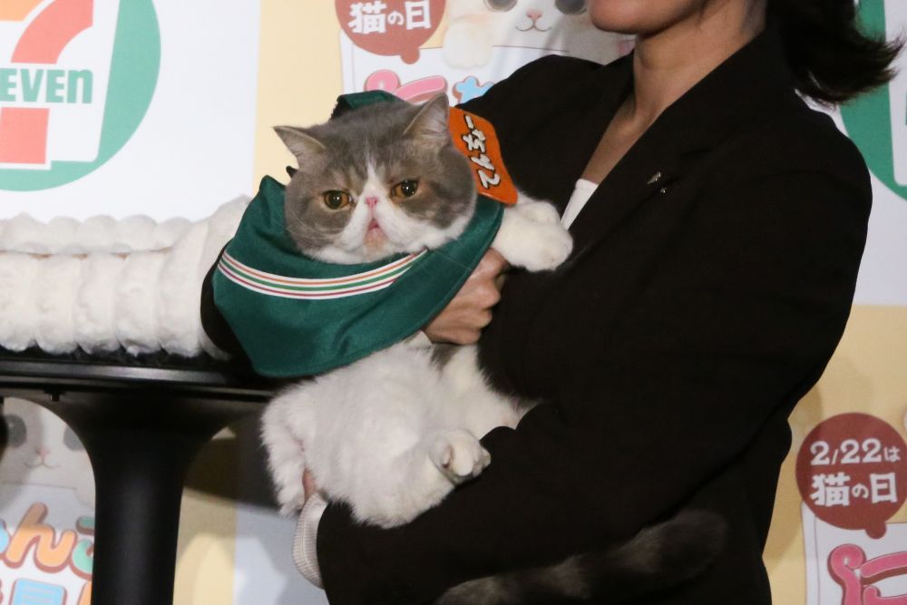 セブン-イレブン担当者に連れてこられた「ポセイドンくん」