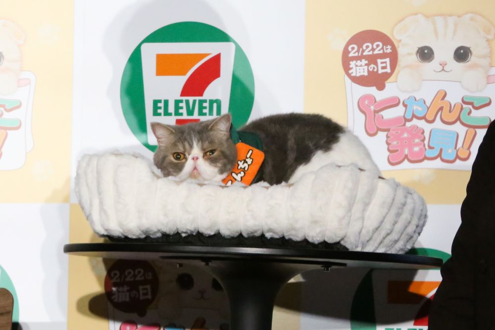 専用椅子に着席した「ポセイドンくん」