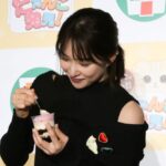 「にゃんパフェ」を実食する桜井日奈子さん