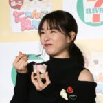 「にゃんパフェ」を実食する桜井日奈子さん