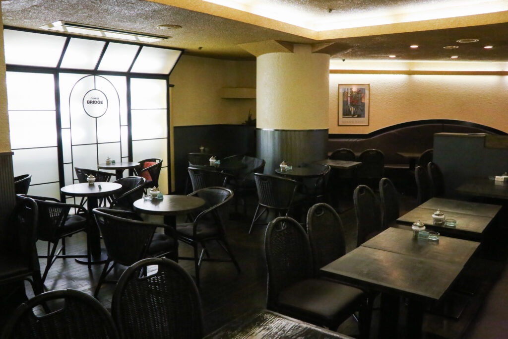 「喫茶 ブリッヂ」喫煙者向け席のイメージ